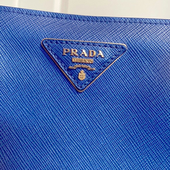 Saffiano Prada purse - Picture 2 of 9